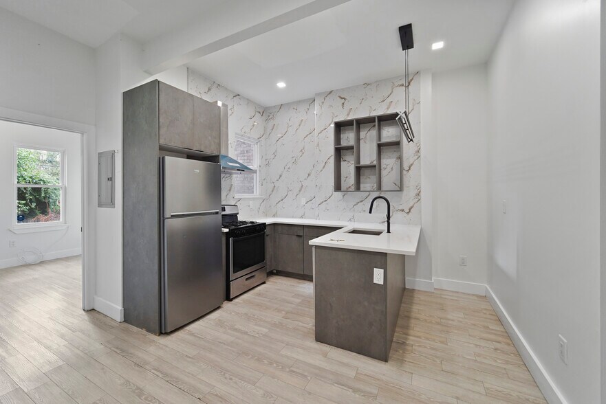 Building Photo - 670 Ocean Ave