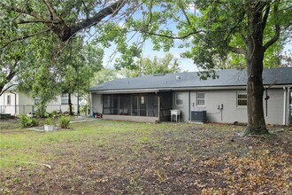 Building Photo - I Bedroom 2 Bath Home with Carport