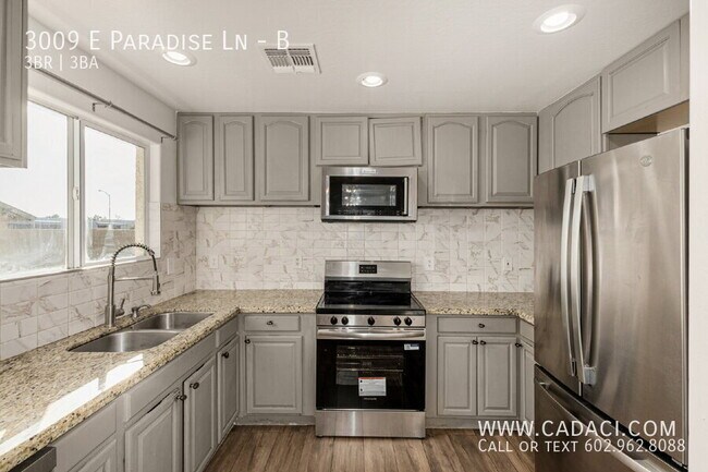 Building Photo - 3009 E Paradise Ln