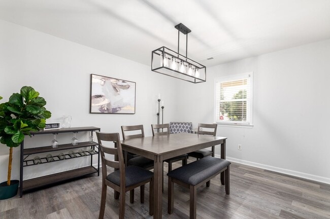 Building Photo - Charming 3 Bedroom Home with Modern Features and Spacious Outdoors!