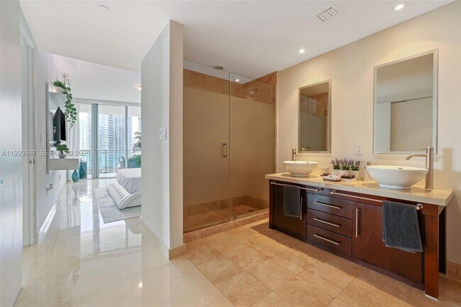 Building Photo - 350 S Miami Ave