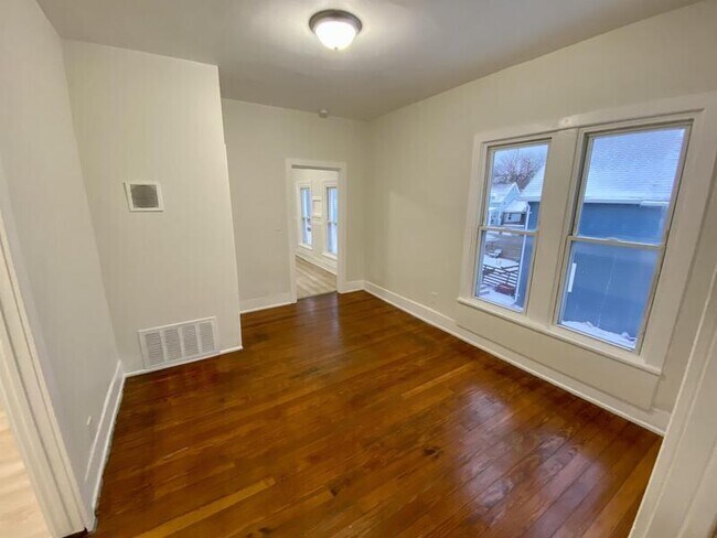 Building Photo - 1914 W 58th St