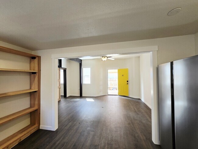 Building Photo - 1108 S Sheridan Ave