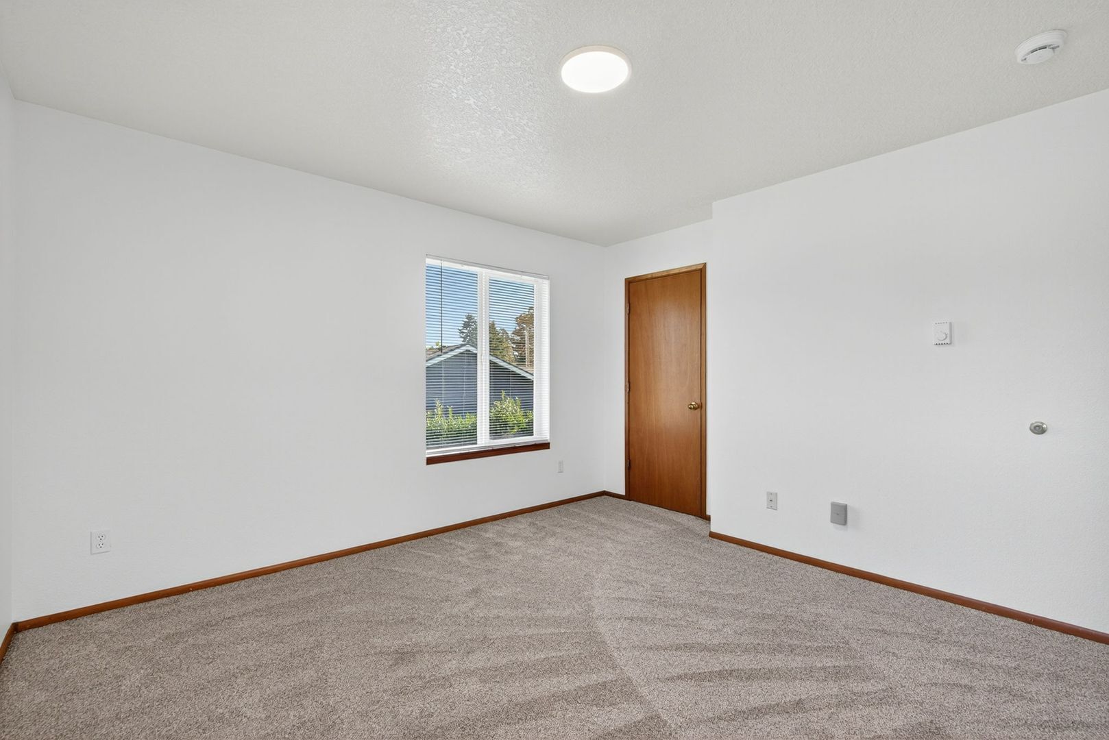 Building Photo - 470-470 W Gloucester St