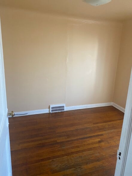 Building Photo - 5134 Caniff Ave