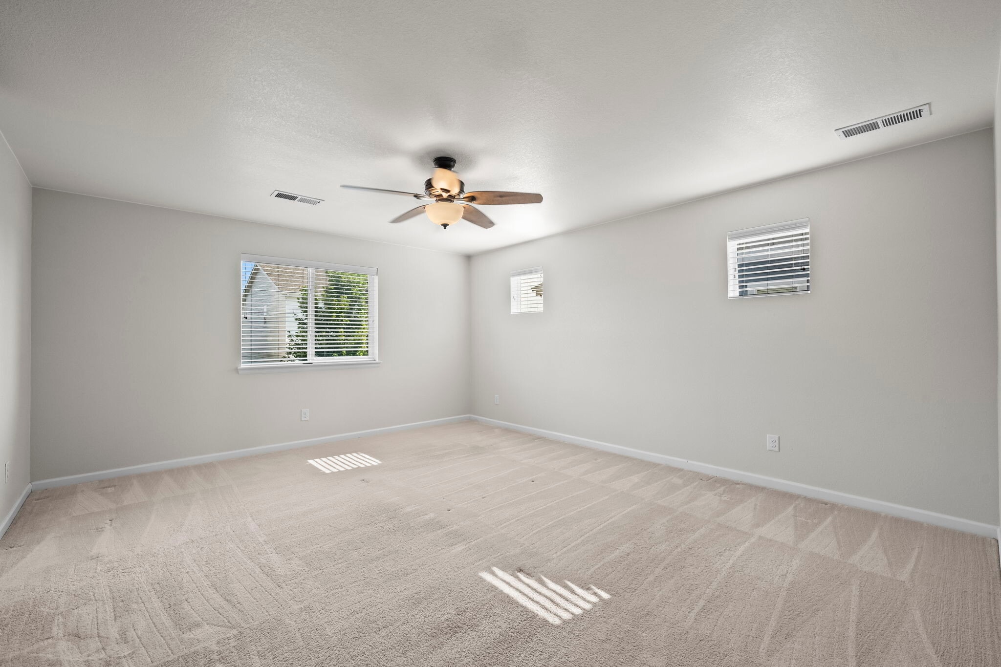 Building Photo - 577 W 174th Ave