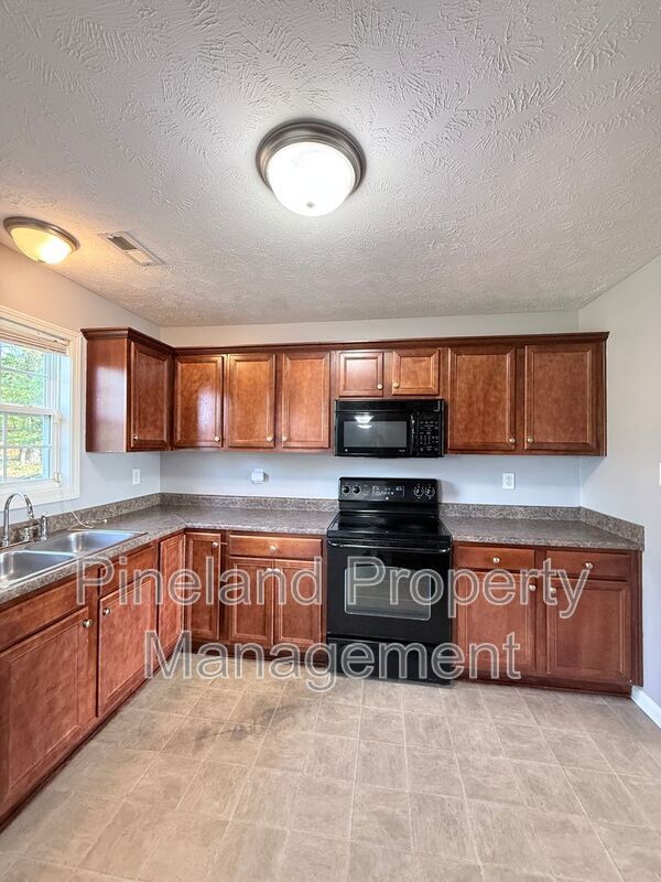 Building Photo - 641 Corsegan Rd