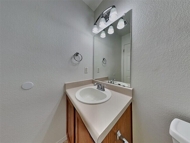 Building Photo - 228 Fall Creek Dr