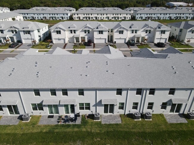 Building Photo - 586 Salisbury Cir