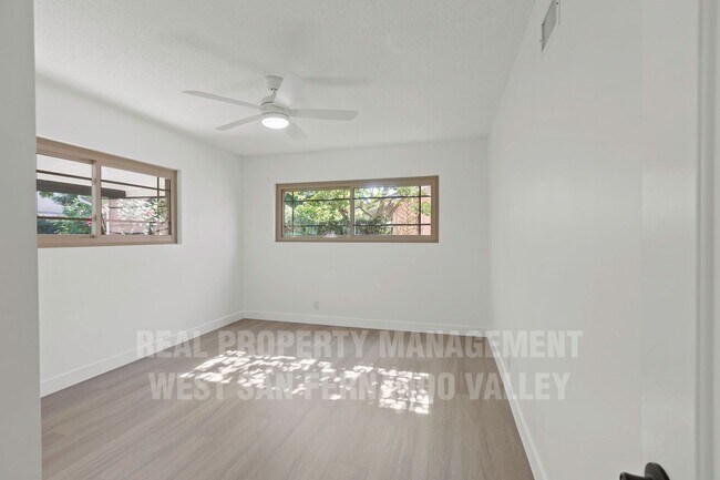 Building Photo - Stunning 3bd Home with Private Outdoor Oasis