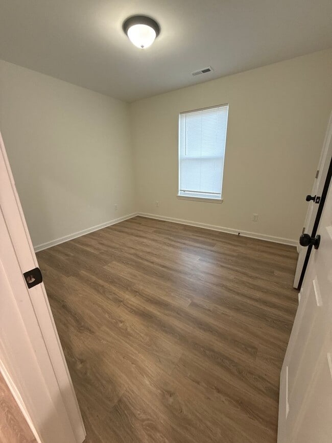 Building Photo - Beautiful ranch home