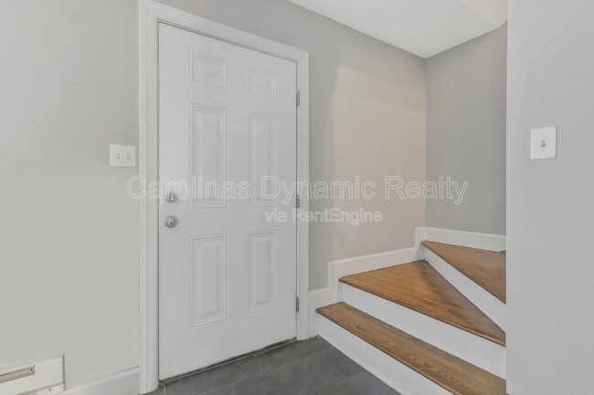 Building Photo - 321 S Gardner Ave