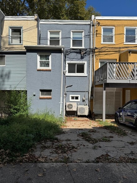 Building Photo - 3320 Ainslie St