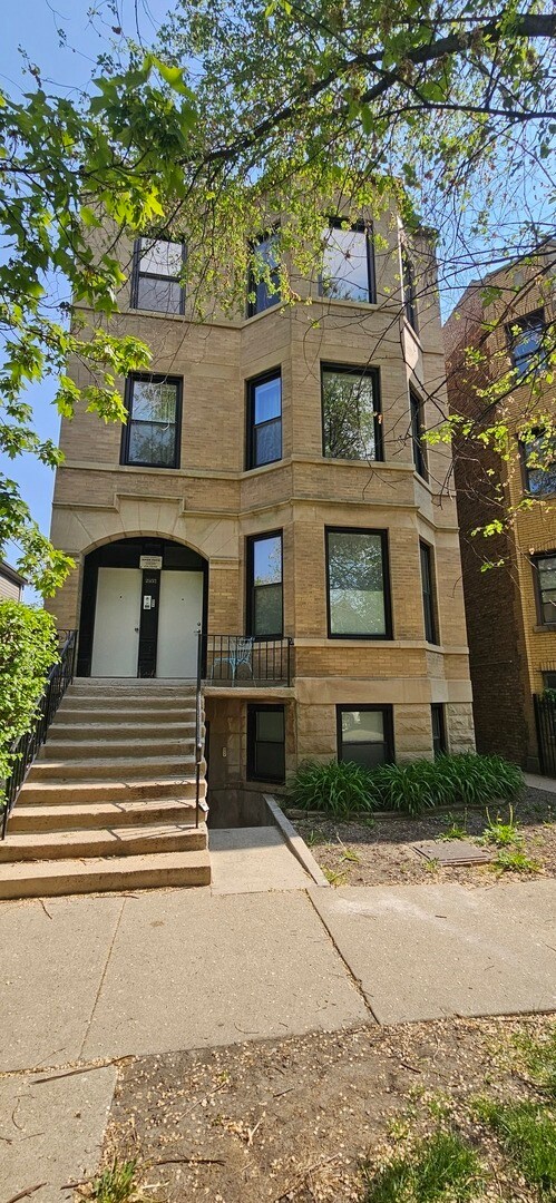 Primary Photo - 2952 W Nelson St