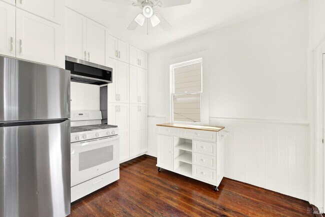 Building Photo - 520 Indian Aly