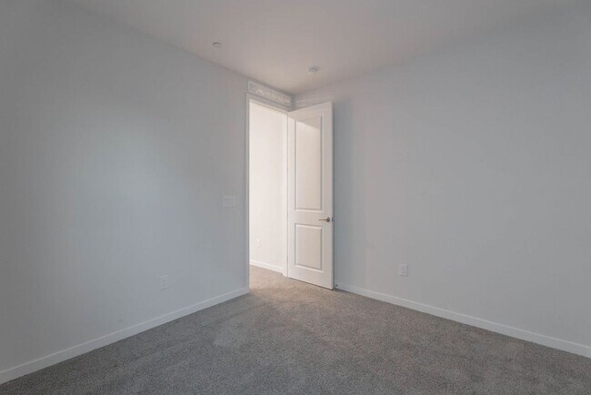 Building Photo - 11620 Desert Hollow Avenue
