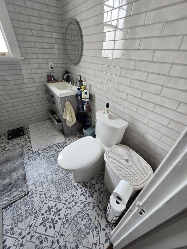 Building Photo - 1122 Dante St