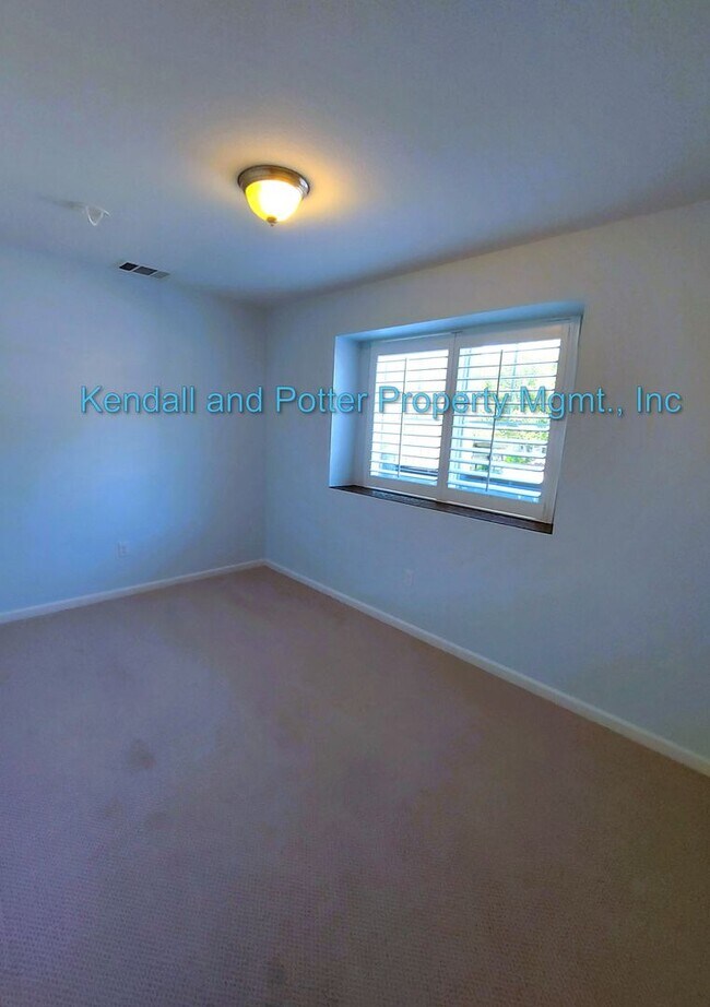 Building Photo - Immaculate 4 Bedroom, 3.5 Bath Townhome in Desirable Scotts Valley