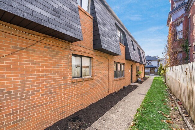 Building Photo - 1170 Bryden Rd