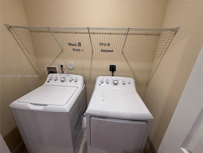 Building Photo - 9516 SW 167th Ave