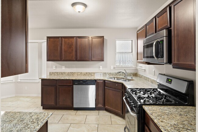 Building Photo - 14432 Russell Borea