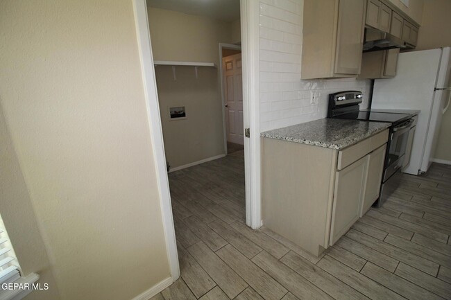 Building Photo - 351 Duanesburg St