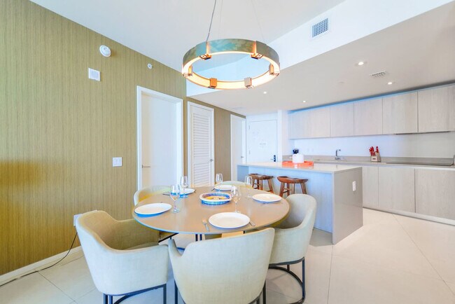 Building Photo - 4111 S Ocean Dr