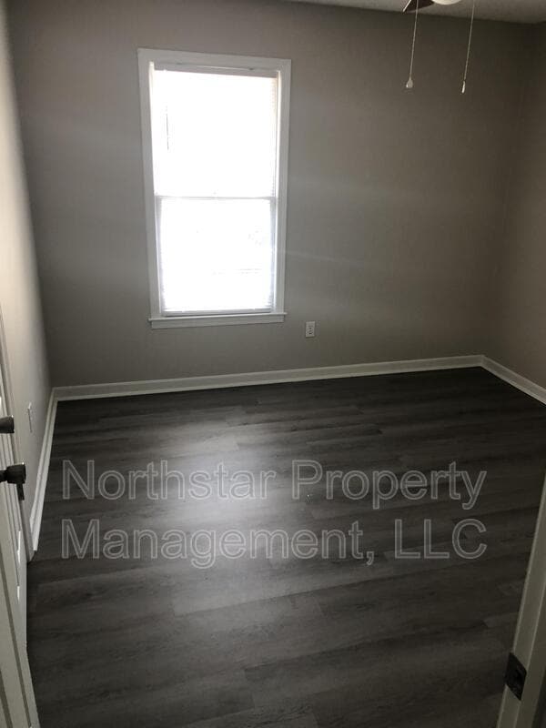 Building Photo - 1621 Westbrook Dr