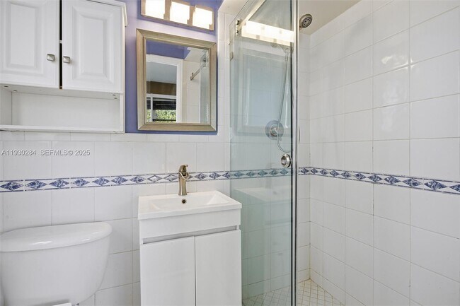 Building Photo - 2120 SW 16th St