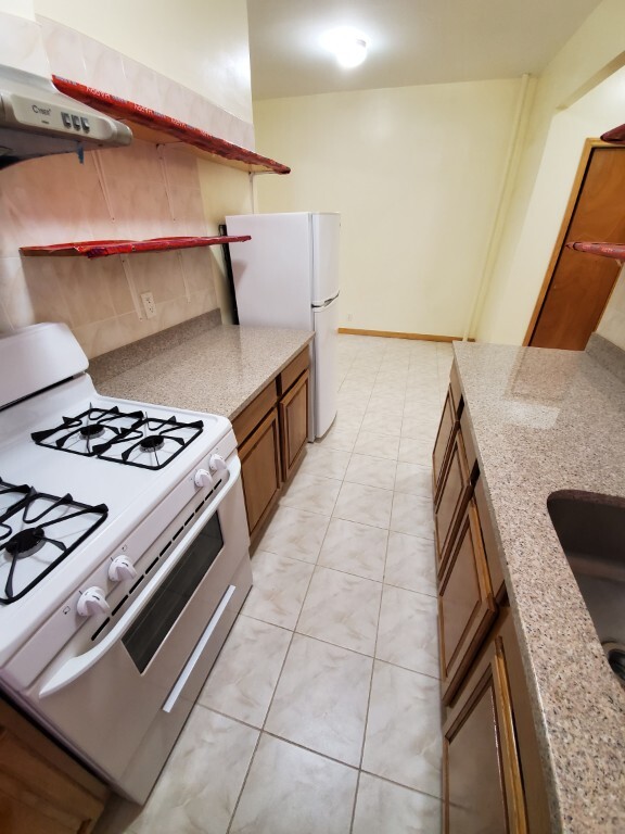 Building Photo - *Oversized three bedroom for rent quiet co...