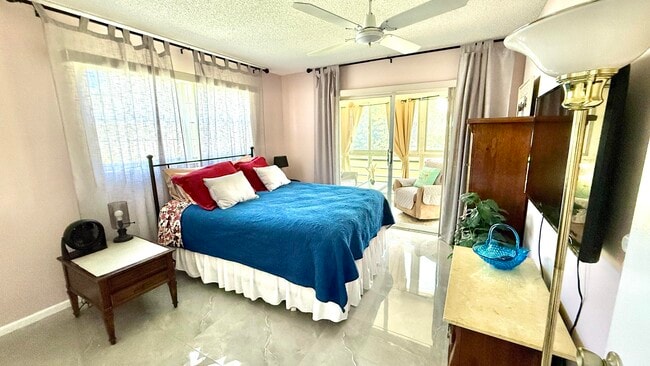 Building Photo - 361 Tilford Q