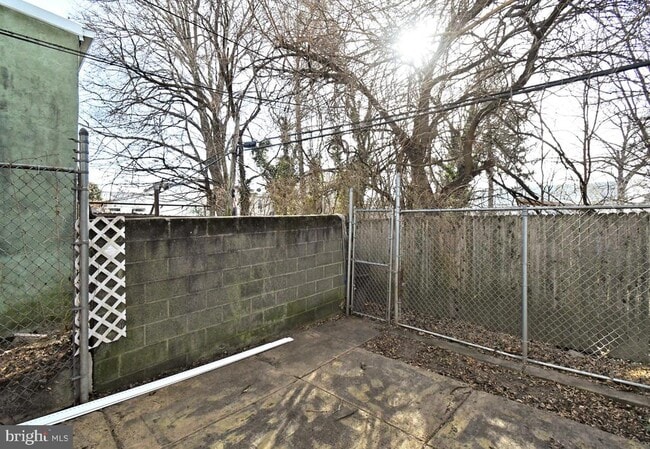 Building Photo - 5816 Knox St