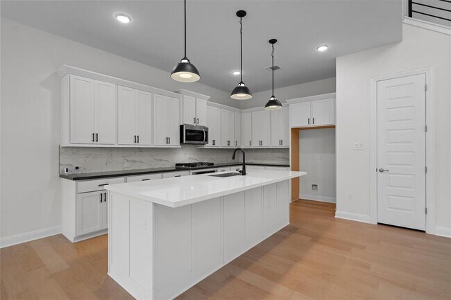 Building Photo - 2832 Stone Branch Dr