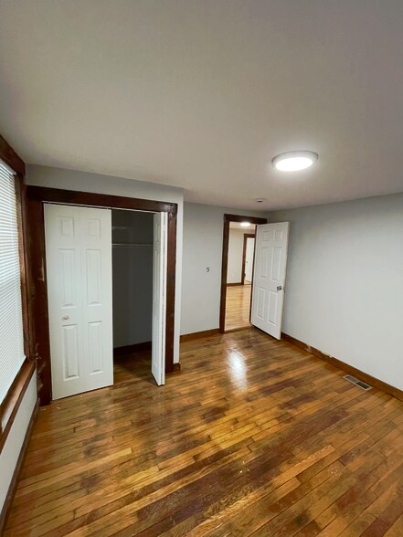 Large closets - 12 Watson St