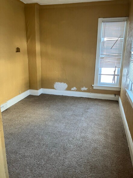 Building Photo - 1970 N Ontario St