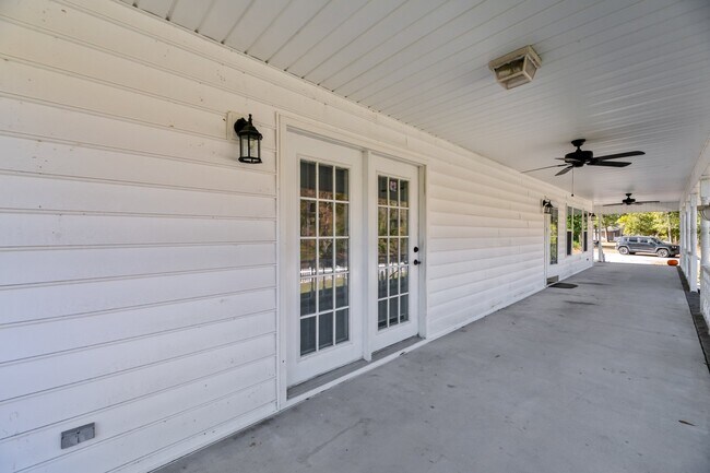 Building Photo - 105 3rd St