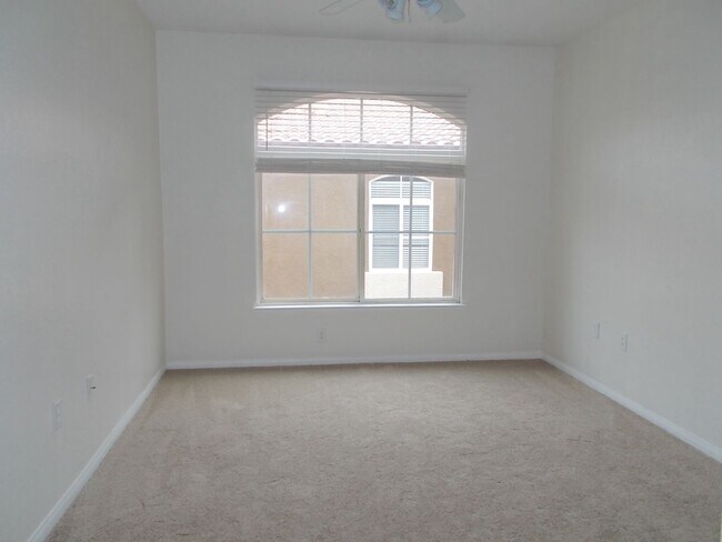 Building Photo - Precious Gem at Sedona on the Blvd!