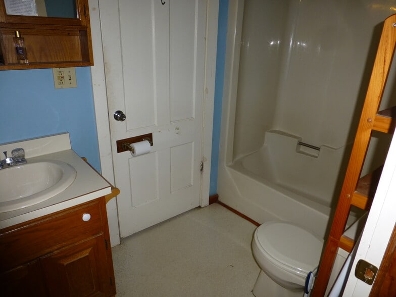 Building Photo - 529 Quinnipiac Ave