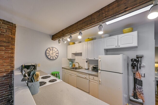 Building Photo - 24 Bradford St