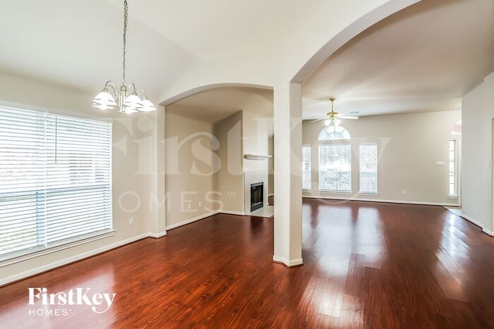 Building Photo - 12307 Thoreau Dr