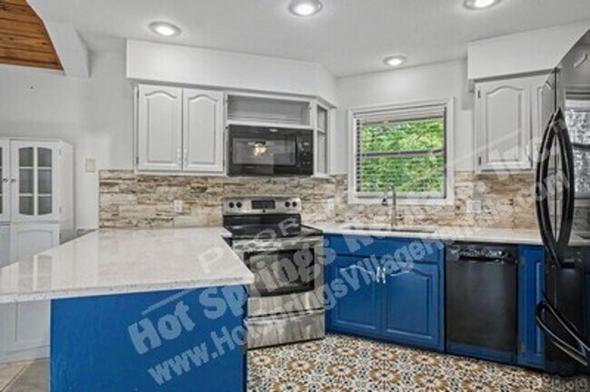 Building Photo - West Gate Area |Home |Unfurnished