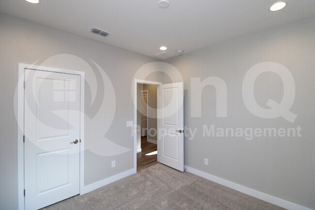 Building Photo - 5716 S Romano