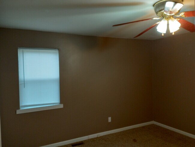 Building Photo - 24 NW 525th Rd