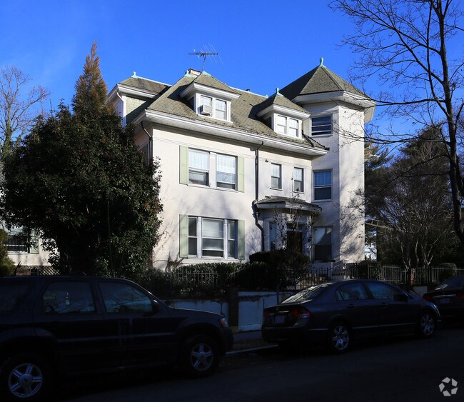 Building Photo - 1901 Biltmore St NW