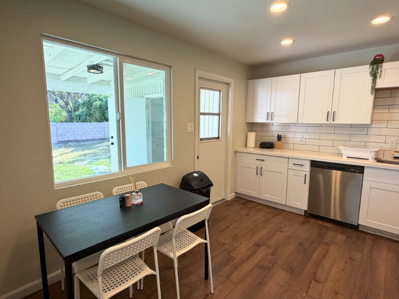 Building Photo - 1325 E Don Carlos Ave