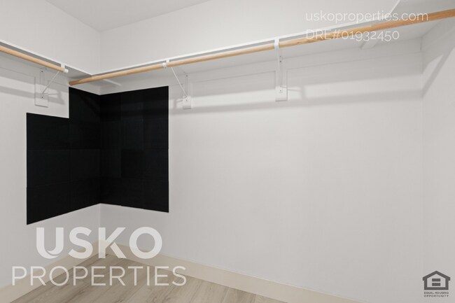 Building Photo - "Spacious 3-Bed Condo with 2 Baths in Citr...