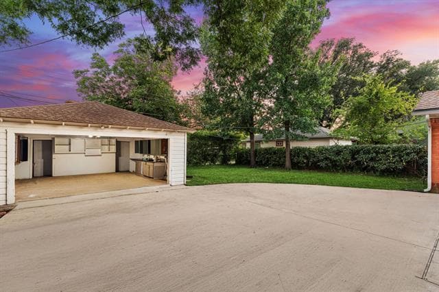 Building Photo - 3042 Newcastle Dr