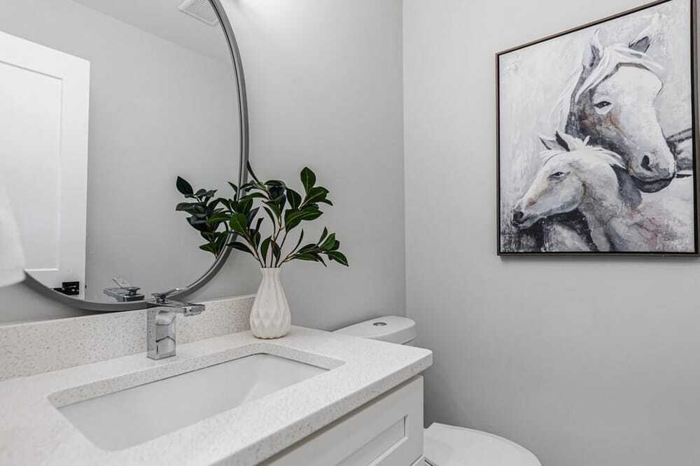 Powder Room - 728 Pearce St SW