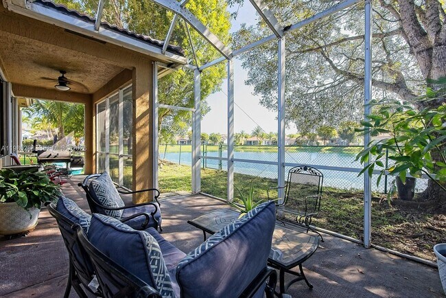 Building Photo - 1921 SE 16th Ave