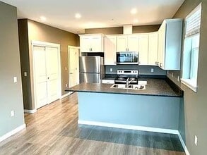 Building Photo - 2633 12th St SE